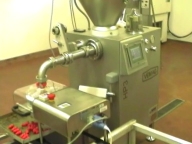 Coupled to a VEMAG feeder, (145 teddies/minute)